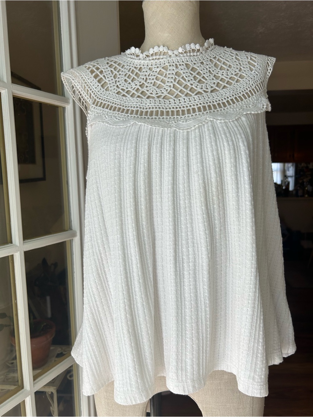 Anthropologie white Sierra Crocheted top by Meadow Rue. Small